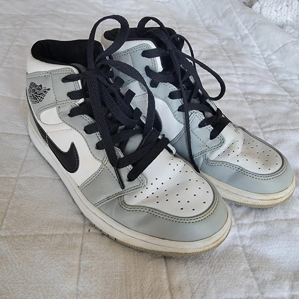 Nike Air Jordan 1 Mid Light Smoke Grey Black White Size 8